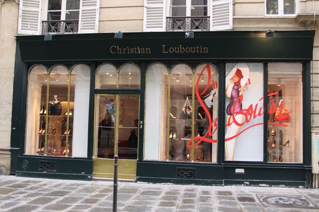 Бутик Christian Louboutin в Париже.jpg